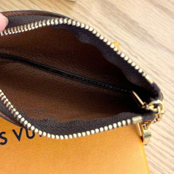 LOUIS VUITTON 2022 Monogram Cles Chain Key Pouch - Picture 11 of 13